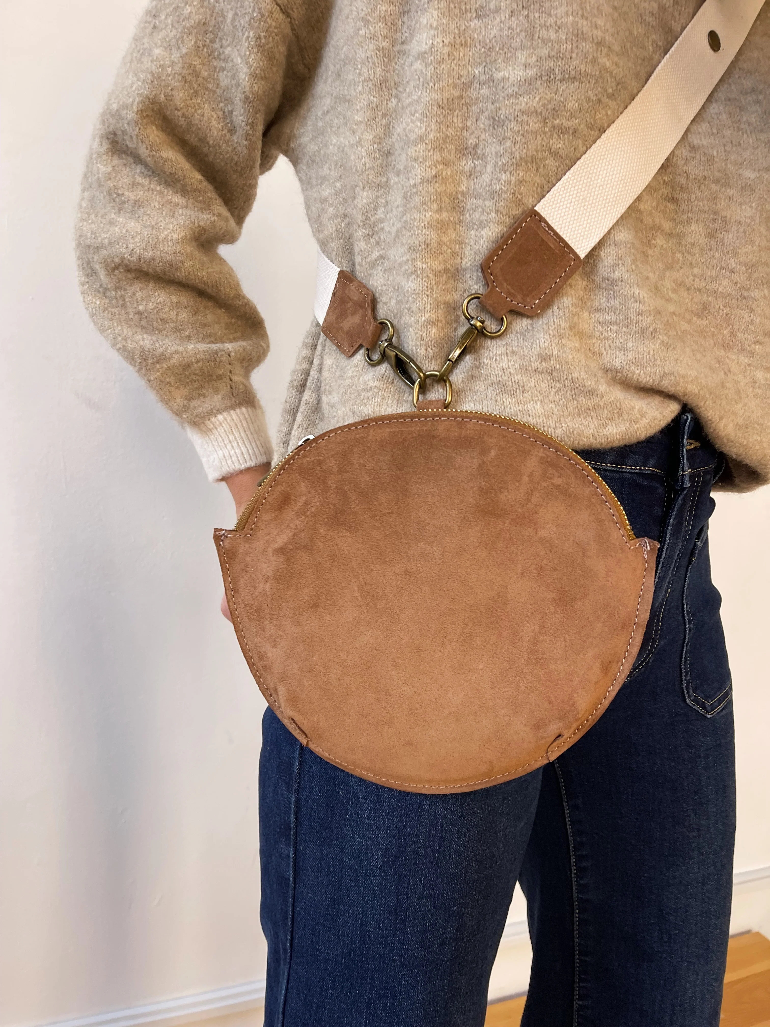 Bandolera Macarena Ante Beige - Image 3