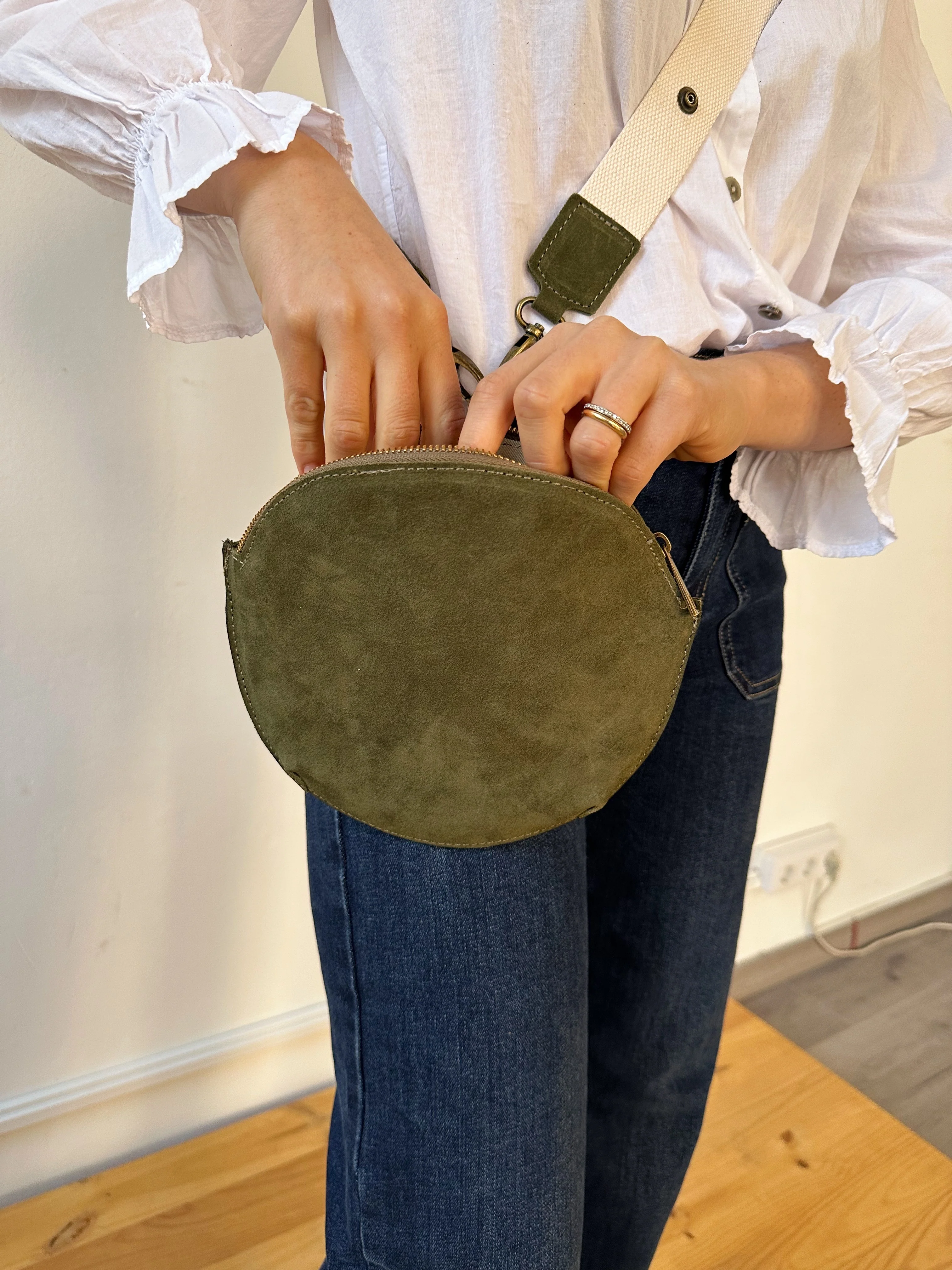 Bandolera Macarena Ante Kaki - Image 3