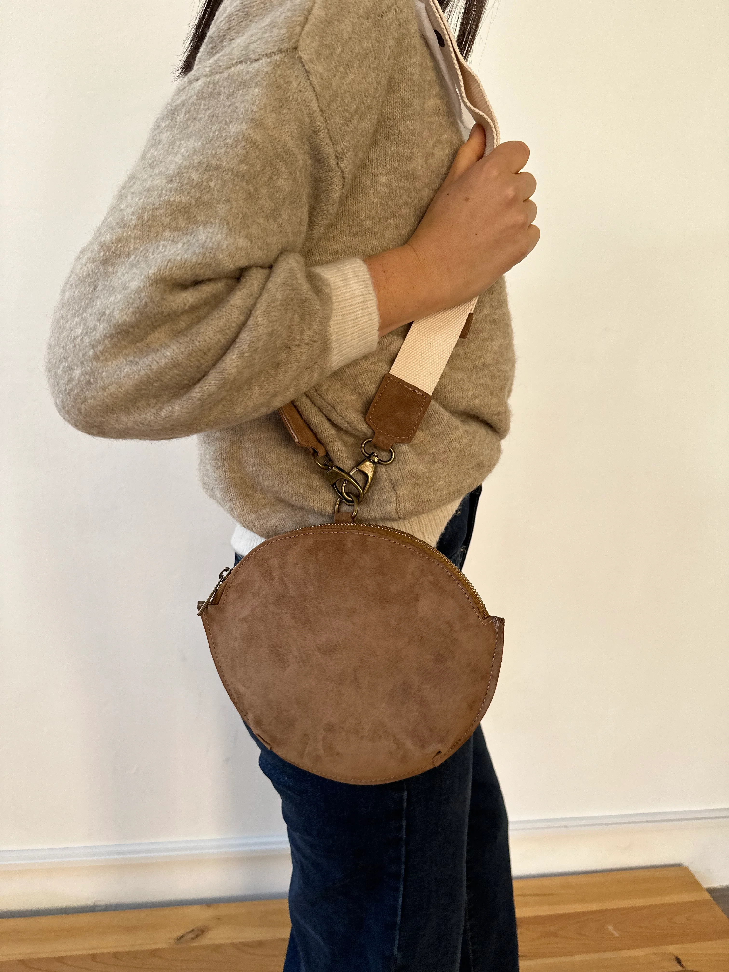 Bandolera Macarena Ante Taupe - Image 3